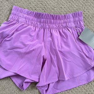 Lululemon Seawheeze 4in tracker shorts size 6